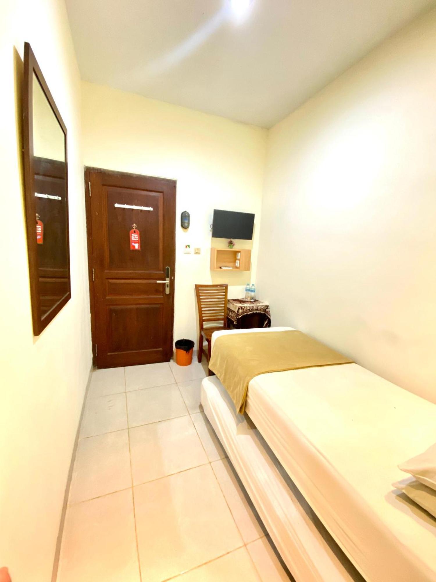 Cabin Hotel Bhayangkara Jogjacarta Exterior foto