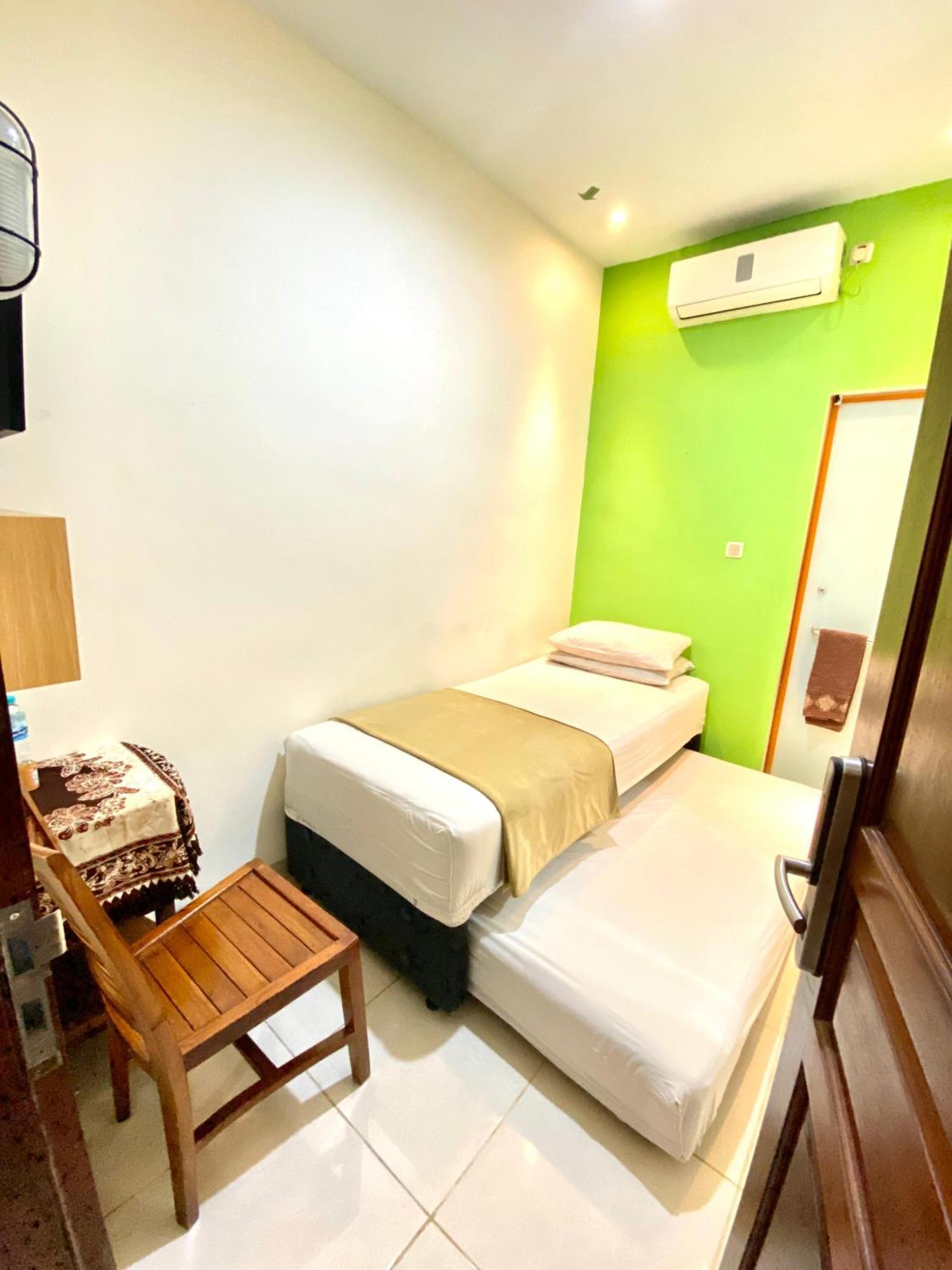 Cabin Hotel Bhayangkara Jogjacarta Exterior foto