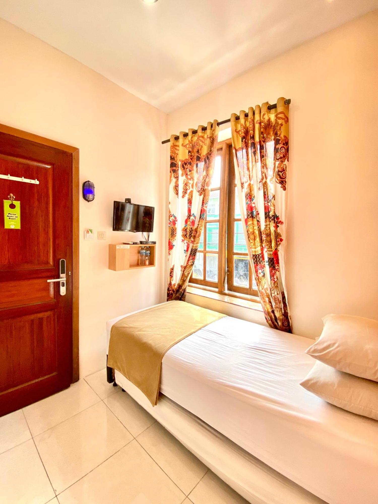 Cabin Hotel Bhayangkara Jogjacarta Exterior foto